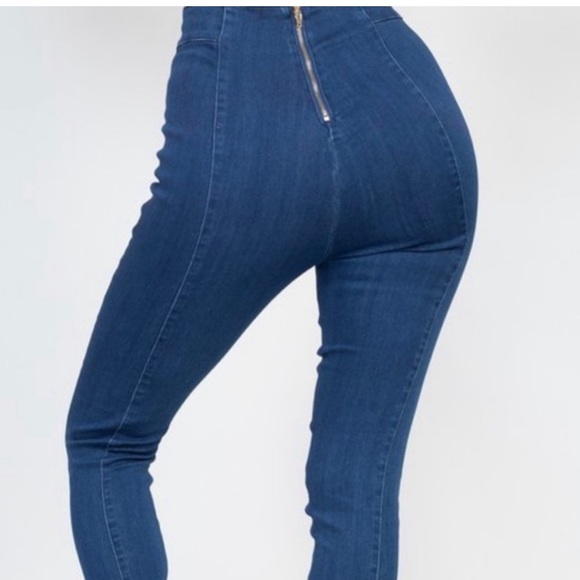 TRENDY BLUE WASH HIGH WAIST WOMEN JEANS ONLY WORN ONCE AND CLEANED - Picture 3 of 6